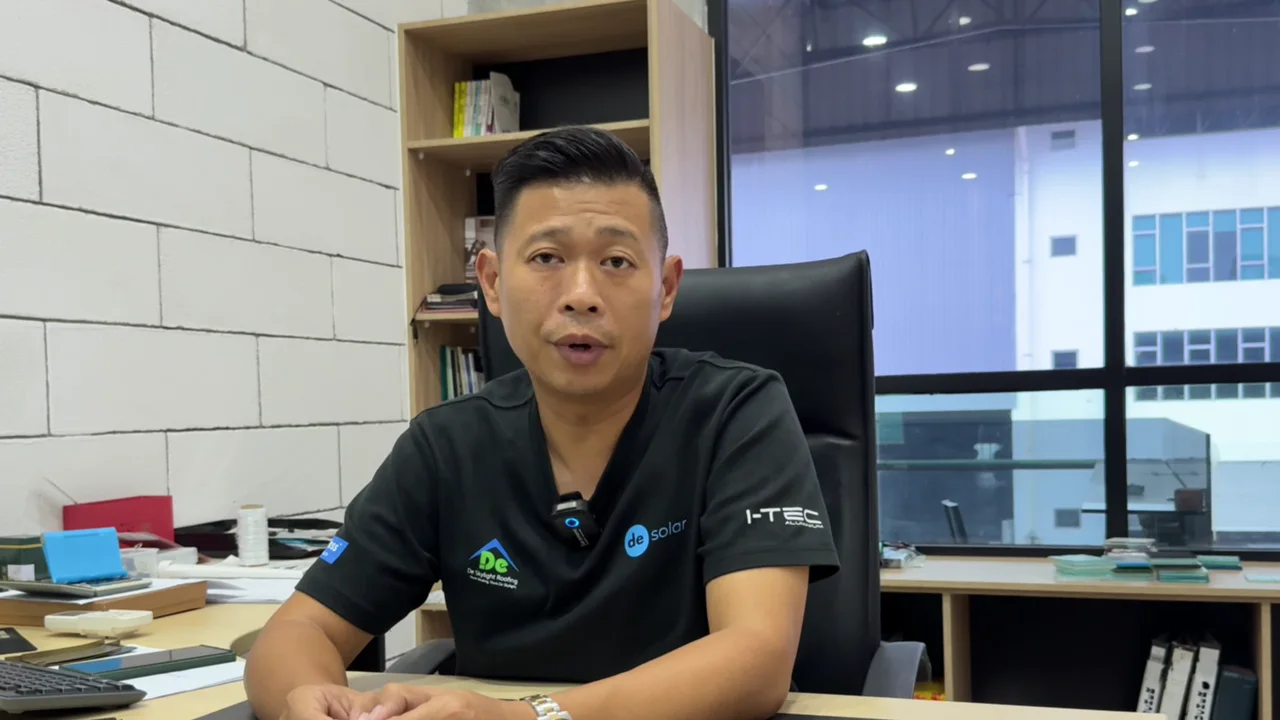 Lawrence Foong, pengasas De Solar, dalam video perkongsian
